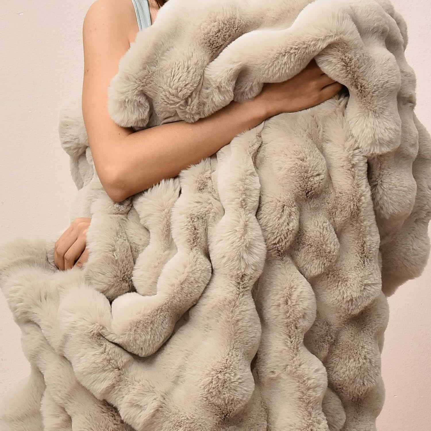 Oak Bubble Reversible Faux Fur Throw Blanket